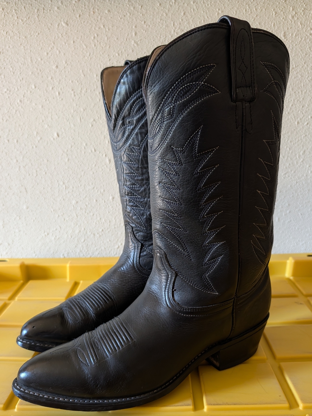Source Unknown Black Cowboy Western Boots